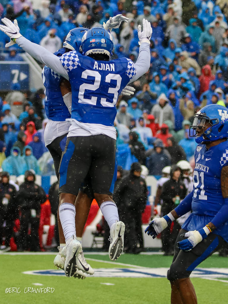 Kentucky defense celebrates